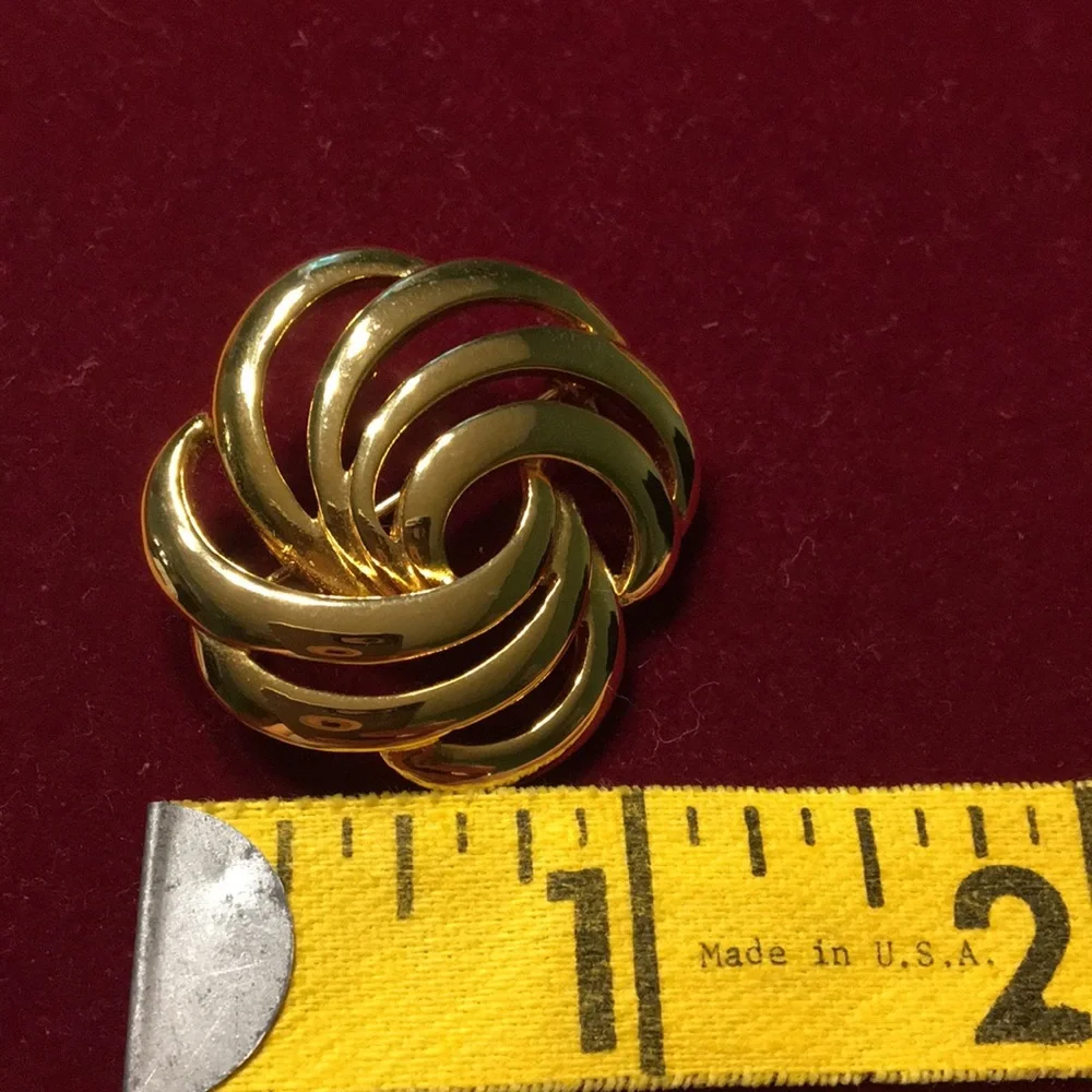 NAPIER‎ Gold Tone Swirl Knot Brooche
